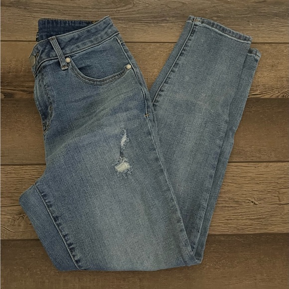 1822 Denim Denim - 1822 Denim Light Blue Distressed Jeans